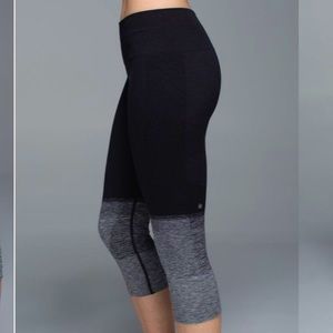 Lululemon Seamless cropped leggings in PRISTINE CONDITION